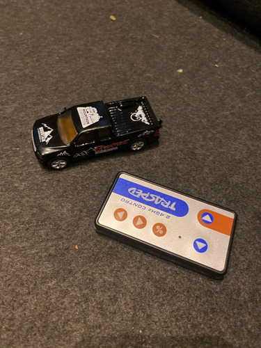 Trasped Camioneta A Control Remoto Escala 1:64 Con Remolque
