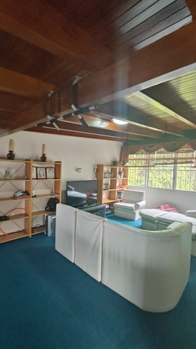 Pent House Con Terraza En Edificio Pequeño Ubicado En Colinas De Bello Monte Via Chulavista Las Mercedes