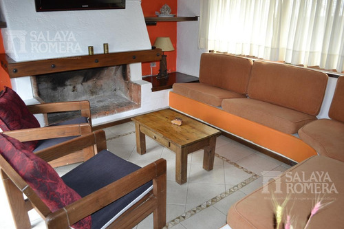 Imagen 5 de 15 de Venta - Casa, Pinares Parada 35, 4 Dormitorios, 2 Baños, Piscina Salinizada