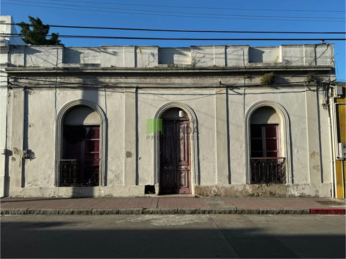 Antigua Casa A Reciclar, En Venta.