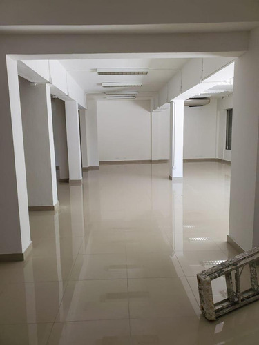 Imagen 3 de 8 de Alquilo Locar Comercial En La Avenida Independencia