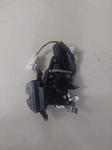 Cerradura Compuerta Trasera Toyota Fortuner 2008 2014