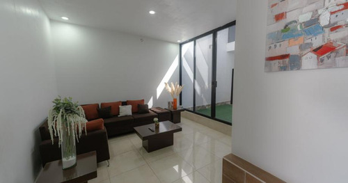 Exclusiva Residencia En Condominio Cerrada De La Fe, Aguascalientes
