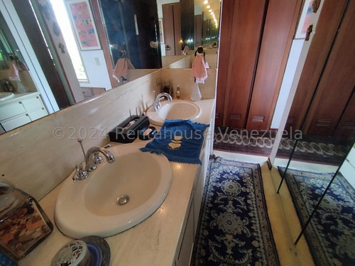 Apartamento En Venta. Urb. Colinas De Valle Arriba.