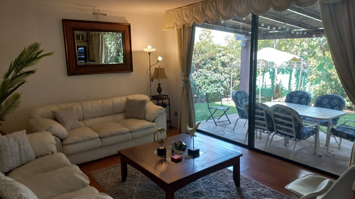 Hermosa Casa Chilena, En Condominio De Doble Control.