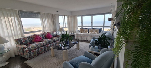Apartamento En Venta Con Excelente Vista Al Mar, Primera Línea- Ref: 3996
