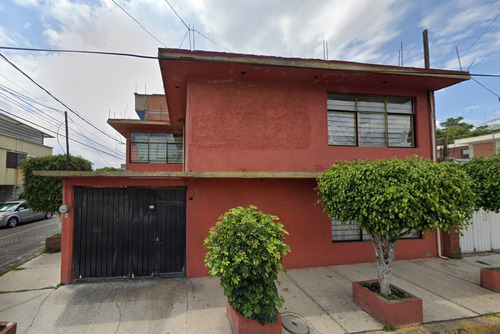 Casa Amplia En Gustavo A. Madero De Remate Bancario