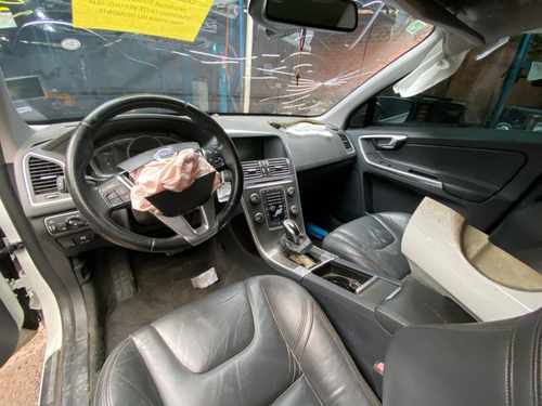 Imagem 2 de 5 de Sucata Volvo Xc60 T5 2014 Gasolina 245cvs