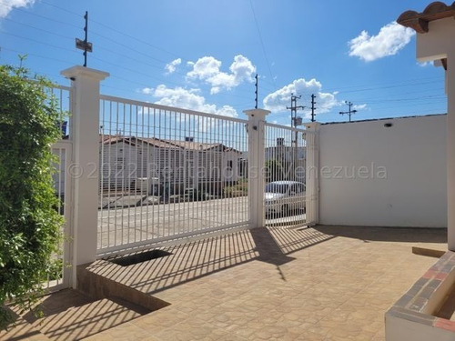 Imagen 11 de 12 de Bella Casa En Venta En Urbanización Maraquiva, Punto Fijo 04146954944 23-13261