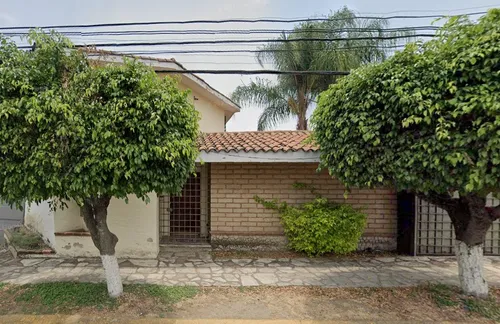 Hermosa Y Amplia Casa En Venta Ubicada En Paseo De Los Burgos, Cuernavaca Morelos  Dc-39