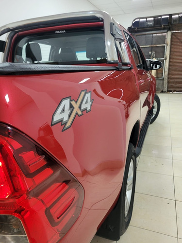 Imagen 9 de 17 de Toyota Hilux 2.8 Cd Srv 177 Cv 4x4 At