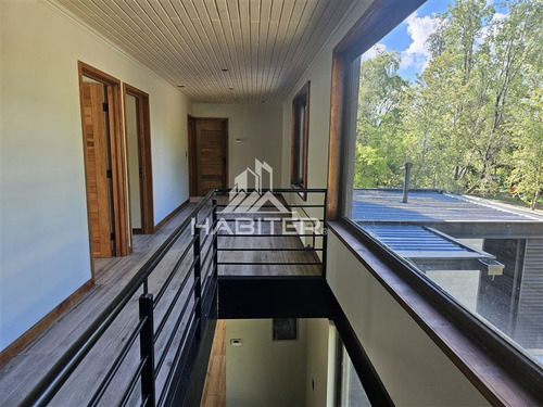 Casa En Venta De 5 Dorm. En Colbún