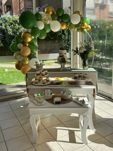 Candy bar ,mesa dulce madera con globos