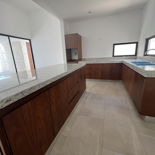 Casa En Venta Merida, Alura Residencial Cholul, 1 Planta, Entrega Inmediata.