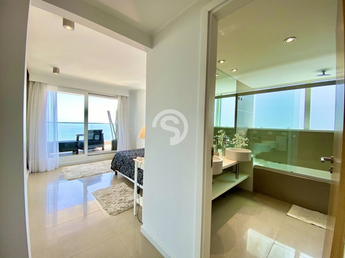 Apartamento En Mansa - Punta Del Este- Ref: 4566