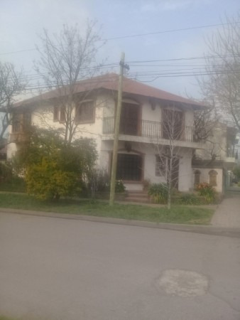 Chalet En 2 Plantas  Moron Sur   Apto Credito