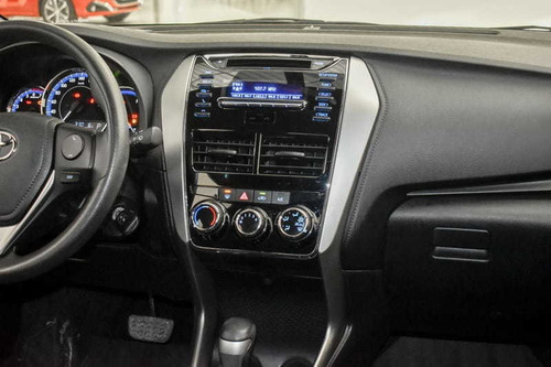Imagem 7 de 15 de Toyota Yaris Hatch Xl 1.3 Aut