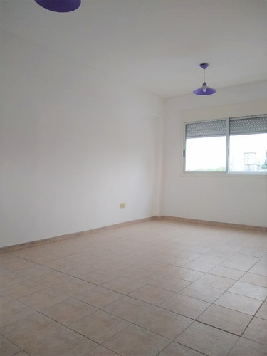 Imagen 8 de 11 de Oportunidad De Venta Departamento 2 Ambientes En Pilar