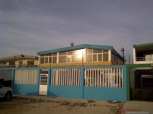 Imagen 1 de 8 de Casa De Playa En Venta En Villa Marina, Los Taques.