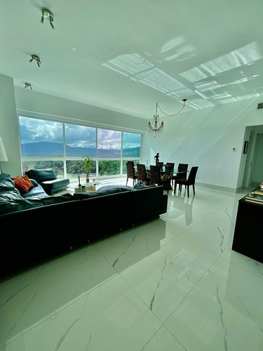 Apartamento Remodelado En Venta 240 M2 Con Terraza En Mirador De Los Campitos