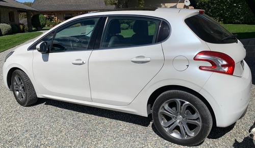 Peugeot 208 Feline 208 Pack Cuir