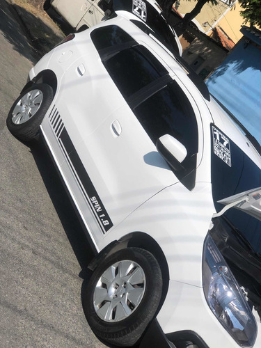 Chevrolet Spin 2017 1.8 Ls 5l 5p