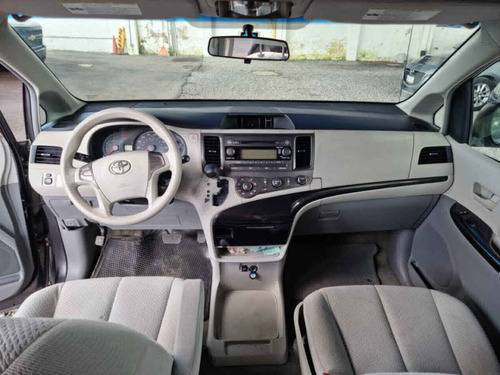 Imagen 7 de 15 de Toyota Sienna 2012 5p Le Aut A/a Ee