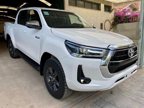 Imagen 7 de 10 de Toyota Hilux 2.8 C/d 4x4 Tdi Srv At6 204cv