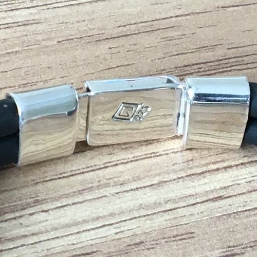 Imagen 5 de 9 de Pulsera De Caucho Y Plata .925 Hombre Cruz Calada Agálea