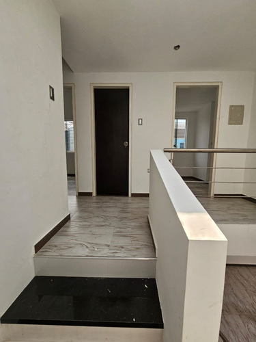 Sky Group Vende Town House Obra Blanca En Conjunto Residencial Casa Verde - San Diego Town House Con Pozo Y Planta 100%