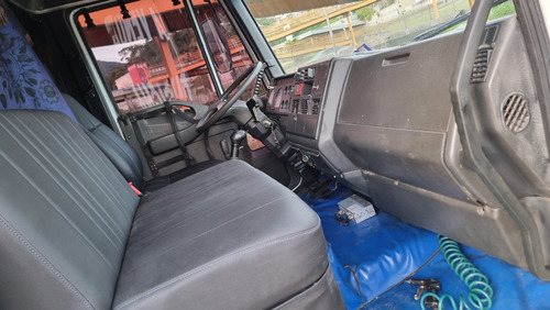 Iveco Ectector Modelo 230 E 24 Ano 2008 Bau De 9.50 Chapiad