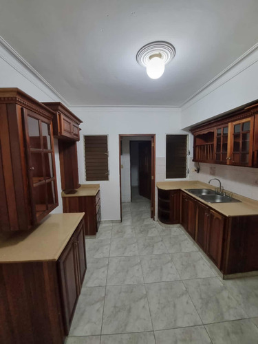 Imagen 8 de 15 de Alquilo Apartamento En Urbanización Real