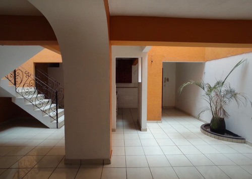 Casa En Venta De Dos Niveles Ubicada La Nueva Luneta, Zamora Michoacan