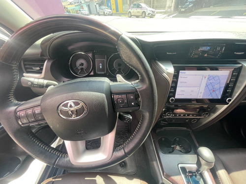 Imagem 7 de 10 de Toyota Hilux Sw4 2.8 Srx 4x4 7 Lugares 16v Turbo