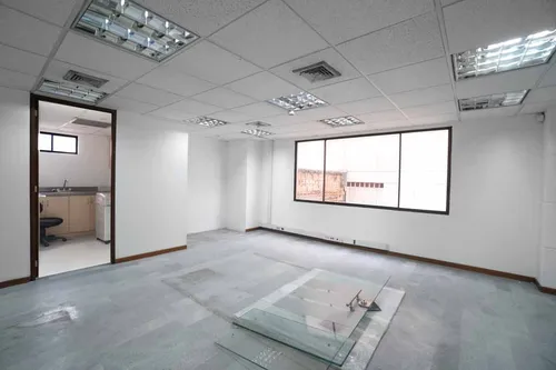 Oficina En Arriendo/venta En Versalles. Cod A1023065