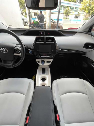 Imagen 11 de 15 de Toyota Prius 2017 1.8 Premium Cvt