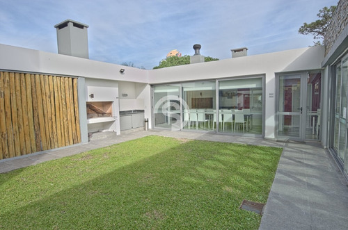 Apartamento En Venta Playa Brava- Ref: 1403
