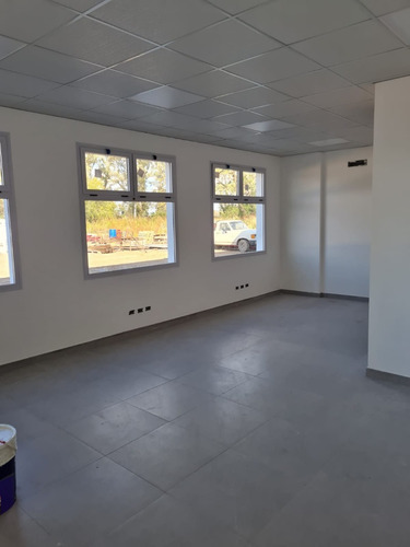 Nave Industrial 2.000 M2 A Estrenar
