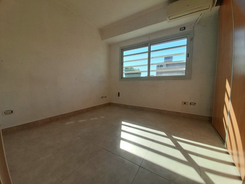 Imagen 8 de 12 de Excelente Dpto/ph 3 Amb Al Frente Con Balcon En Dx. Bajas Expensas. Muy Buena Ubicacion!!!!oportunidad