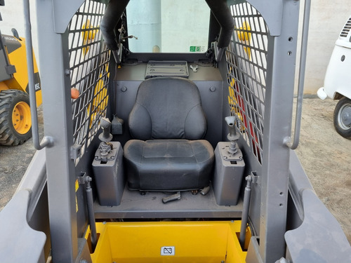 Imagem 9 de 9 de Minicarregadeira Volvo Mc 60b Ano 2008