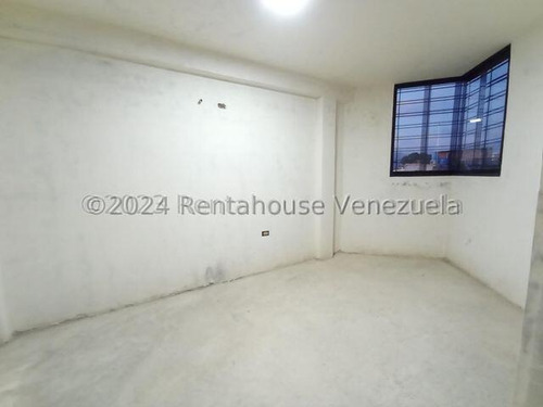Excelente Townhouse En Obra Blanca Para Remodelar En Venta Ubicado En Las Amazonas Db 24-13863