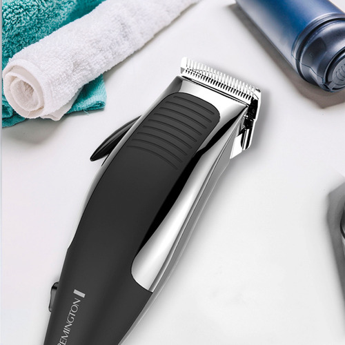 Máquina Para Cortar Cabello Remington 12 Pzs Hc1080a Color Negro