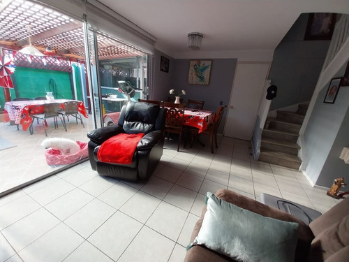 Casa En Venta De 3 Dorm. 2 Baños, En Puente Alto