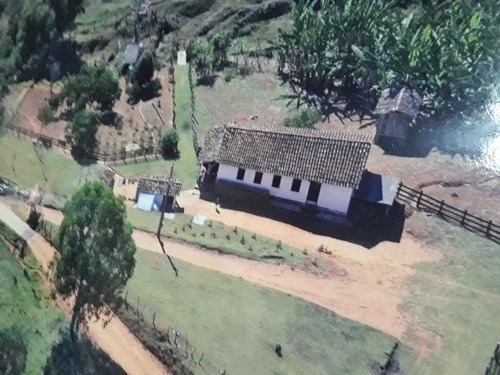 Chácara Em Baependi Sul De Minas Com 20.000 M2, Casa Muito Boa Estilo Colonial , Paiol, Quarto De Materiais, Garagem Coberta . - 255