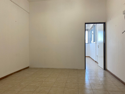 Venta Oficina Comercial En El Shopping Pilar Point