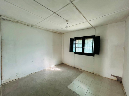 Alquiler De Apartamento En Calle Cañas Con 2 Dormitorios Y Amplio Patio En Nuevo Paris