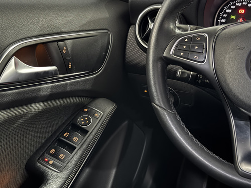 Mercedes-Benz Classe A 1.6 Turbo Flex 5p