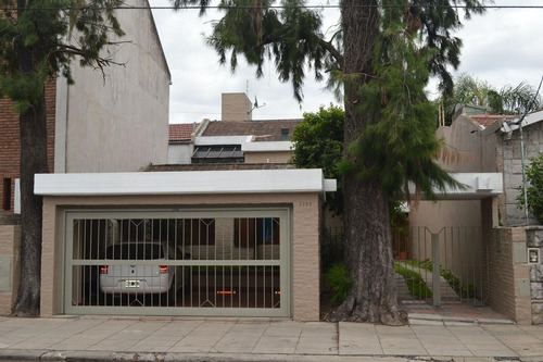 Casa 6 Amb. Ramos Mejia - (lote 10x58 Mtrs.)