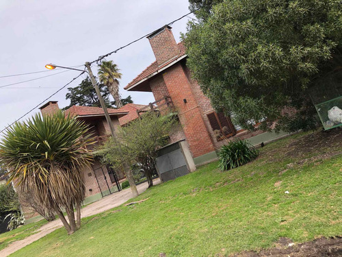 Duplex En Barrio Parque Los Acantidados