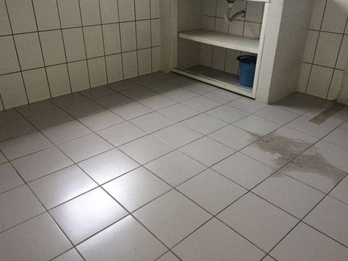 Imagem 6 de 16 de Cinco Salas Comercial Proxima Ao Centro De Sao Vicente, Com +/- 100 M2 Em Avenida Movimentada Com Escolas Padaria Farmacia Feira Livre E Ponto De Onibus E Lotacao Tudo Por Perto Venha Conferir - Hm18